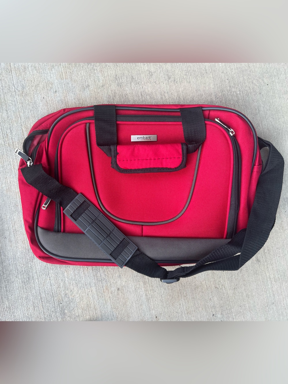 Embark Red Men’s Laptop Messenger Bag